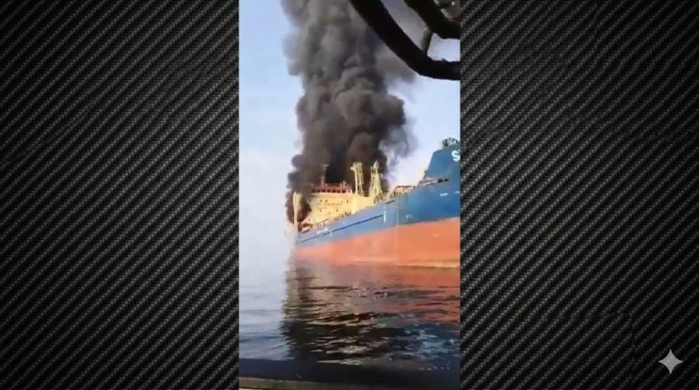 Χτυπήθηκε και δεύτερο πλοίο στα Στενά του Ορμούζ