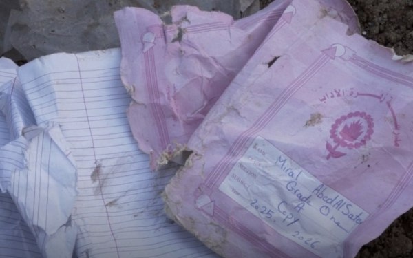 «Πρώτη τάξη, 2025/26» – To ροζ τετράδιο ενός κοριτσιού από τον Λίβανο που σκοτώθηκε σε ισραηλινούς βομβαρδισμούς