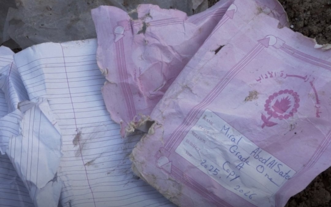 «Πρώτη τάξη, 2025/26» – To ροζ τετράδιο ενός κοριτσιού από τον Λίβανο που σκοτώθηκε σε ισραηλινούς βομβαρδισμούς