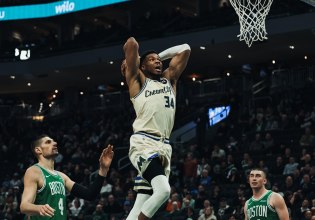 Αντετοκούνμπο: «Προσπαθώ να βρω ρυθμό και να βοηθήσω όσο μπορώ τους Μπακς»