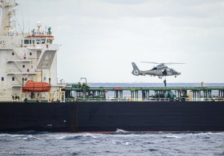 Μακρόν: Το γαλλικό Πολεμικό Ναυτικό συνέλαβε το τάνκερ Deyna, μέλος του ρωσικού σκιώδους στόλου