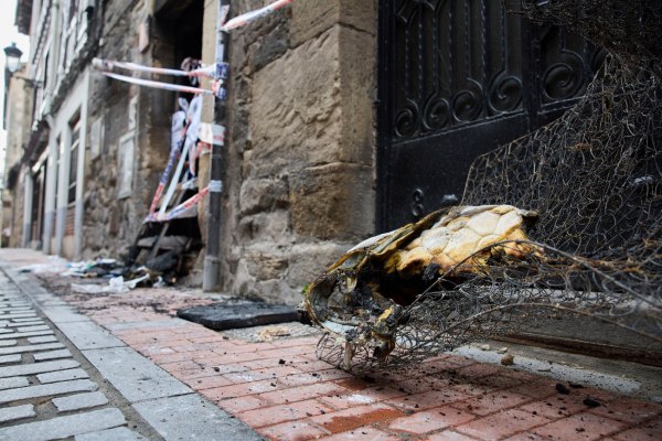 Ισπανία: Τουλάχιστον τρεις νεκροί και τέσσερις τραυματίες μετά από πυρκαγιά
