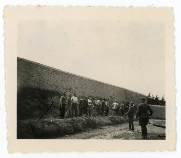 The Expla-in Project: Γιατί οι φωτογραφίες της εκτέλεσης των 200 της Καισαριανής είναι μοναδικό ντοκουμέντο