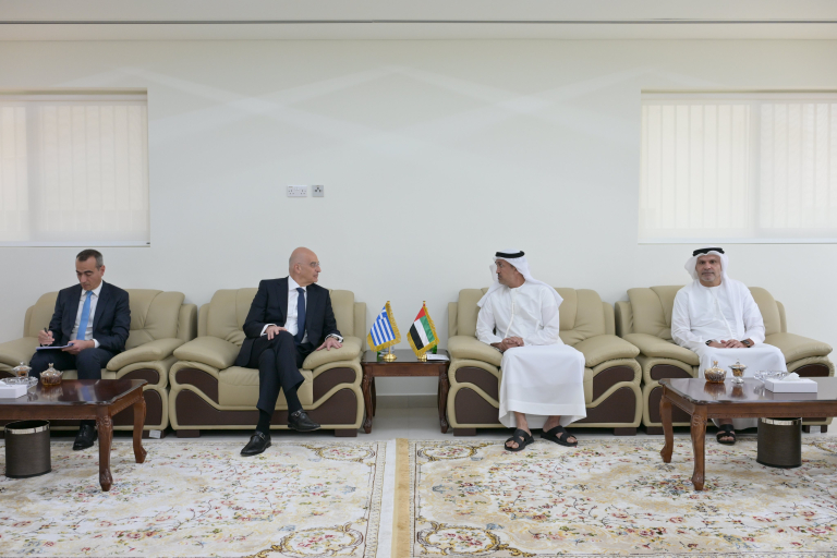 Η επίσκεψη Δένδια στα Ηνωμένα Αραβικά Εμιράτα και η ρήτρα αμοιβαίας αμυντικής συνδρομής