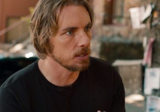 Ο Νταξ Σέπαρντ αποκαλύπτει ότι το νέο του βιβλίο θα αφορά τη σεξουαλική κακοποίηση που υπέστη ως παιδί