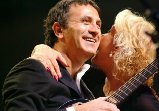 «Σ’ ευχαριστώ για όλα, μάνα» – Το αντίο του Γιώργου Νταλάρα στη Μαρινέλλα