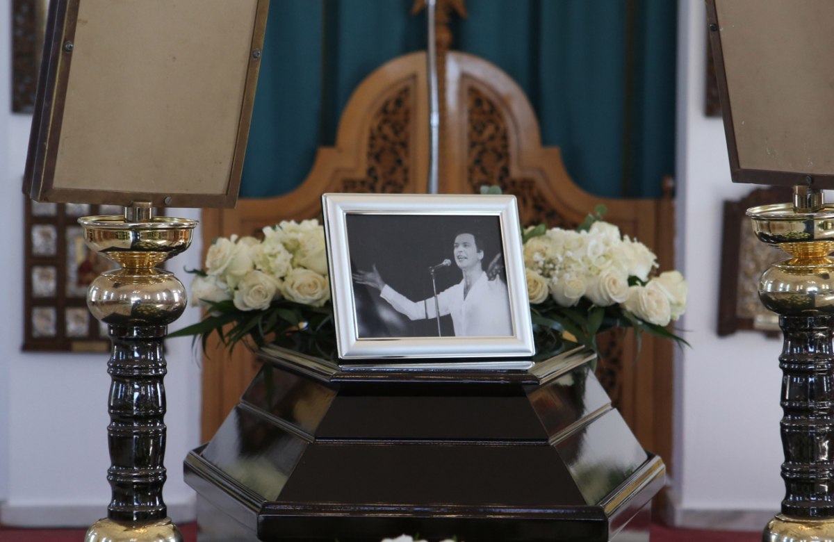 Γιώργος Μαρίνος: Συγκίνηση στο τελευταίο «αντίο» για τον απόλυτο σόουμαν