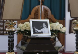 Γιώργος Μαρίνος: Συγκίνηση στο τελευταίο «αντίο» για τον απόλυτο σόουμαν