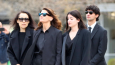 Μαρινέλλα: Συγκίνησαν η κόρη και τα εγγόνια της στο τελευταίο «αντίο»