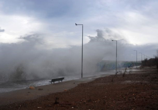 Κλείνουν αύριο σχολεία και αθλητικοί χώροι σε νησιά λόγω πρόγνωσης ακραίων καιρικών φαινομένων