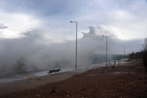 Κλείνουν αύριο σχολεία και αθλητικοί χώροι σε νησιά λόγω πρόγνωσης ακραίων καιρικών φαινομένων