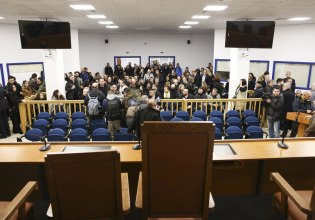 Τέμπη: Οργή για τις συνθήκες διεξαγωγής της δίκης – Τι λένε συγγενείς θυμάτων και δικηγόροι