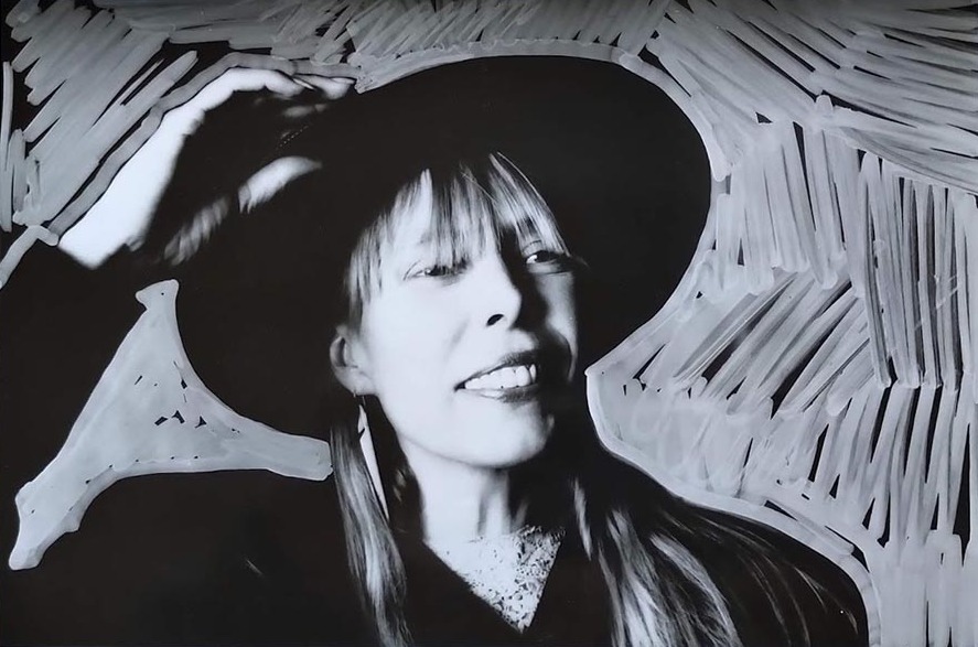 Η Τζόνι Μίτσελ νεότερη 