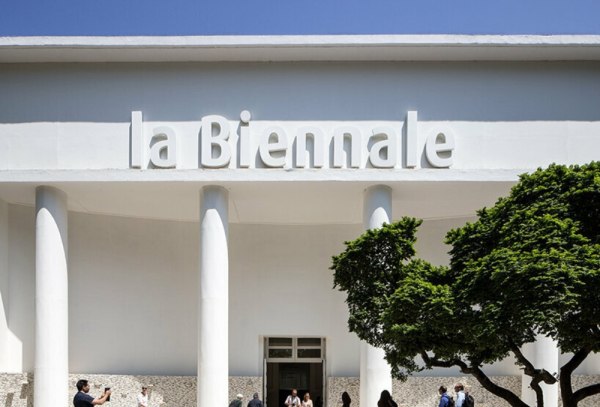 Μπιενάλε: Η EE δεν θέλει τη Ρωσία και οι καλλιτέχνες το Ισραήλ