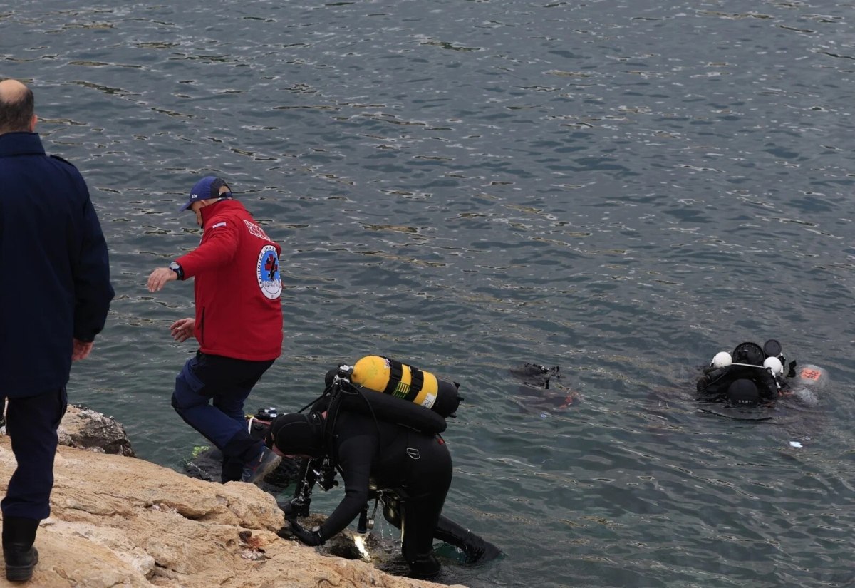 Ποιος είναι ο 34χρονος δύτης που αγνοείται στα Λιμανάκια Βουλιαγμένης – Τι είναι το «πηγάδι του διαβόλου»