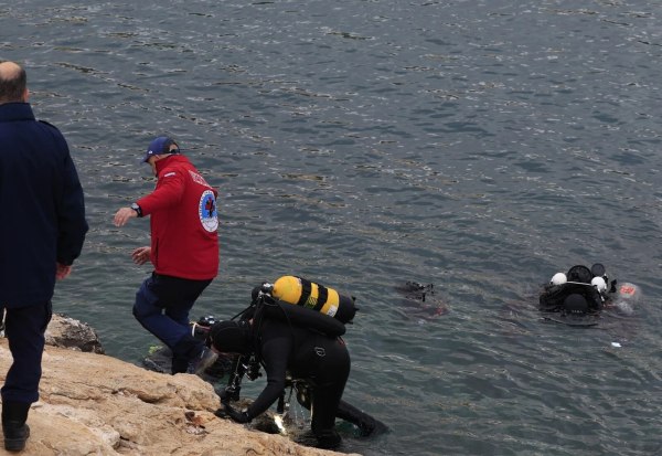 Ποιος είναι ο 34χρονος δύτης που αγνοείται στα Λιμανάκια Βουλιαγμένης – Τι είναι το «πηγάδι του διαβόλου»
