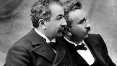 Black humor, φάρσες και γάτες: Ήταν οι αδελφοί Λυμιέρ οι πρώτοι «TikTokers» της ιστορίας;