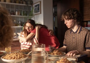 Από την κατσαρόλα στο τραπέζι: Ανακαλύψαμε γιατί στις γεύσεις και στις σχέσεις, όλη η νοστιμιά είναι στο δέσιμο