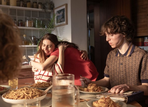 Από την κατσαρόλα στο τραπέζι: Ανακαλύψαμε γιατί στις γεύσεις και στις σχέσεις, όλη η νοστιμιά είναι στο δέσιμο