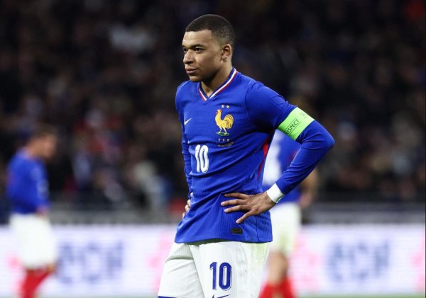 Ο Εμπαπέ αποκάλυψε ότι «είδωλό του» είναι ο Κριστιάνο