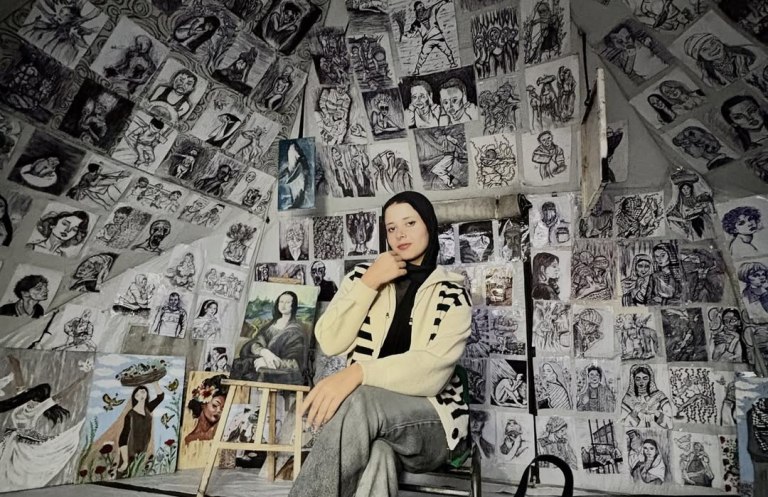 Η έφηβη Παλαιστίνια που ζωγραφίζει «για τα παιδιά της Γάζας»