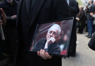 Γιώργος Πανουσόπουλος: Συγκίνηση στην κηδεία του μεγάλου σκηνοθέτη