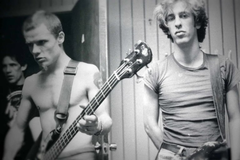 Οι Red Hot Chili Peppers ανοίγουν την καρδιά τους για τον Hillel Slovak