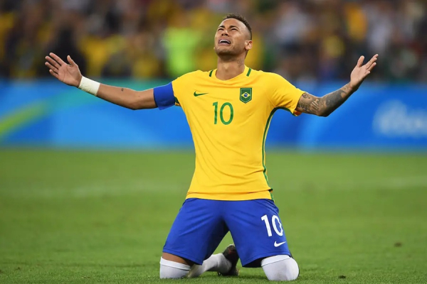 Νεϊμάρ: «Υποφέρω, πονάω, κλαίω, είμαι άνθρωπος…»