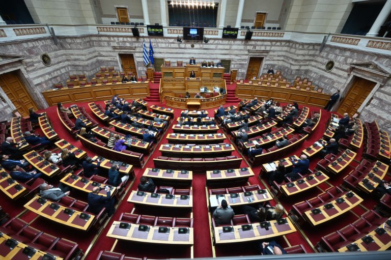 Ολοκληρώθηκε η συνεδρίαση για τις εκλογικές περιφέρειες των απόδημων – Τοποθετήσεις κυβέρνησης και αντιπολίτευσης για τη Μ. Ανατολή