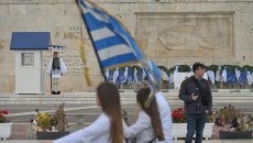 25η Μαρτίου: Σε εξέλιξη η μαθητική παρέλαση στο κέντρο της Αθήνας