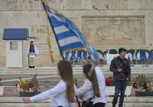 25η Μαρτίου: Σε εξέλιξη η μαθητική παρέλαση στο κέντρο της Αθήνας