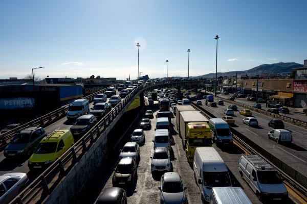 Κίνηση: Καθυστερήσεις σε Κηφισό, Κηφισίας και Μεσογείων – Πού αλλού υπάρχουν προβλήματα
