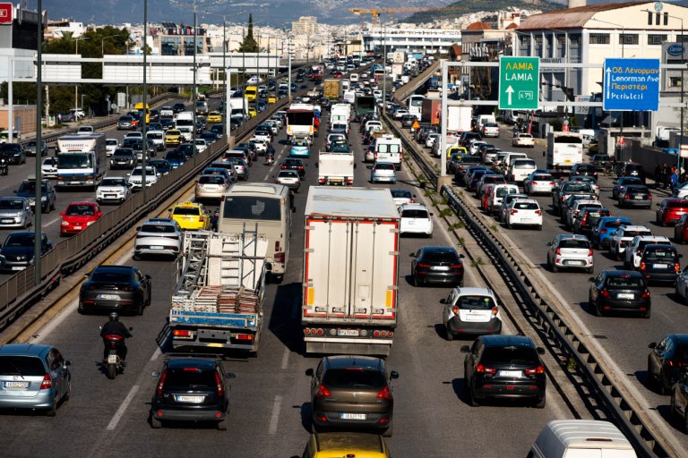 Κίνηση στους δρόμους: Απροσπέλαστος ο Κηφισός – Πού αλλού υπάρχουν προβλήματα