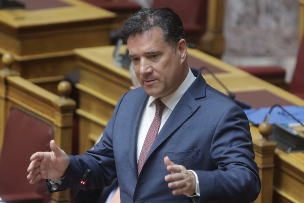 Ο Αδωνις Γεωργιάδης το 2022 απειλούσε με μηνύσεις για τις υποκλοπές, τώρα μιλά για κανονικότητα και «παραδραματοποίηση» του θέματος