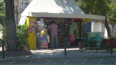 Το τέλος του μικρομάγαζου; Σβήνουν τα περίπτερα – Σε κίνδυνο φούρνοι, καφέ, ταβέρνες της γειτονιάς