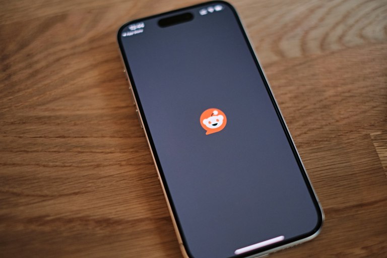 Reddit: Υποχρεωτική επαλήθευση μέσω Passkeys και FaceID σε μεγάλη πλατφόρμα κοινωνικής δικτύωσης