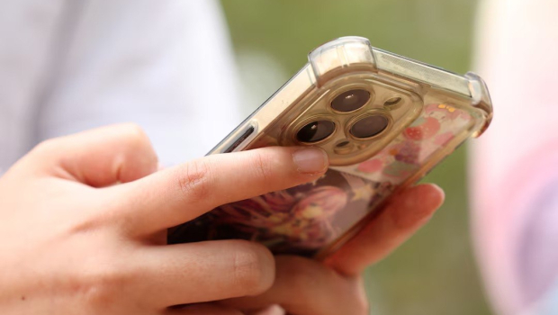 Ελβετία: Υπέρ της θέσπισης αυστηρότερων κανόνων για τη χρήση των social media από ανήλικους