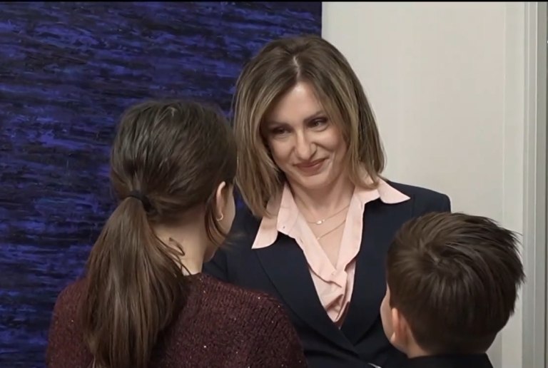 Τι λέει στο in η δικηγόρος που γέννησε πρόωρα και δεν της αναγνωρίστηκε ανωτέρα βία