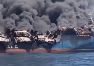 Νέο βίντεο από πλοίο που τυλίχτηκε στις φλόγες στα Στενά του Ορμούζ μετά από επίθεση