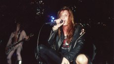 O Σεμπάστιαν Μπαχ ζητά συγγνώμη από την Κριστίνα Άπλγκεϊτ