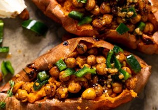 Συνταγή: Γλυκοπατάτες γεμιστές με ρεβύθια