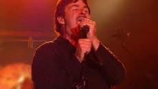 Τόμι ΝτεΚάρλο: Έχασε τη μάχη με τον καρκίνο στον εγκέφαλο ο τραγουδιστής των Boston