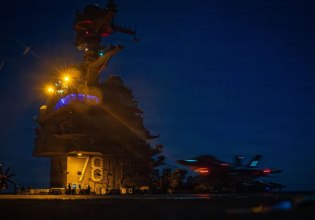 Το αεροπλανοφόρο Gerald Ford στη Σούδα για επισκευές σε βάθος – Ατύχημα, επίθεση ή σαμποτάζ;