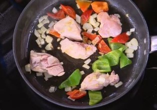 Συνταγή: Μαροκινό κοτόπουλο με μπασμάτι