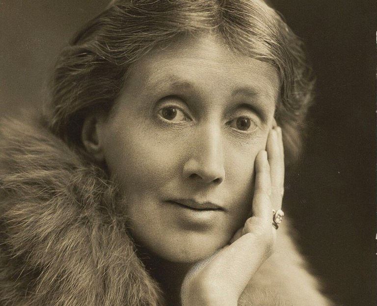 Η γλώσσα κόκαλα δεν έχει και κόκαλα τσακίζει: Πώς η λογοτεχνία άλλαξε τον τρόπο που μιλάμε για τις γυναίκες