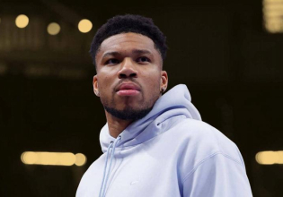 «Το να προσεύχεστε για την πτώση μου δεν σας κάνει θρήσκους» – Μήνυμα προς πάσα κατεύθυνση από τον Αντετοκούνμπο