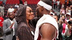 Το ζευγάρι των ρεκόρ: Ο Μπαμ Αντεμπάγιο και η θρύλος του WNBA, Έιτζα Γουίλσον (vids)