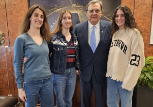 Στην ΕΟΕ οι αδελφές Αλεξανδρή, συναντήθηκαν με τον Ισίδωρο Κούβελο: «Η επιστροφή σας μας έδωσε μεγάλη χαρά»