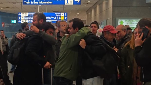 Πόλεμος στη Μέση Ανατολή: Εκατοντάδες Έλληνες επέστρεψαν με δύο πτήσεις από Ντόχα και Ντουμπάι