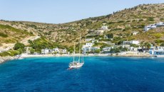 Αγαθονήσι: Παρέλαση των δύο μαθητών του νηπιαγωγείου μαζί με μαθητές από τα Βριλήσσια